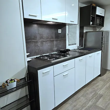 Mobile House 4 You, - Slanica 3* Murter