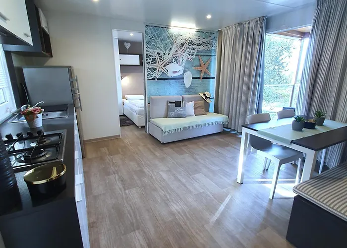 Mobile House 4 You, - Slanica 穆泰尔岛