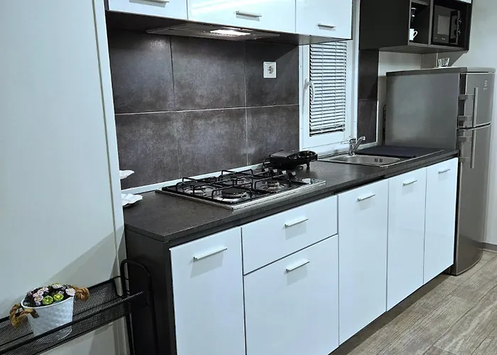 Mobile House 4 You, - Slanica 3* Murter